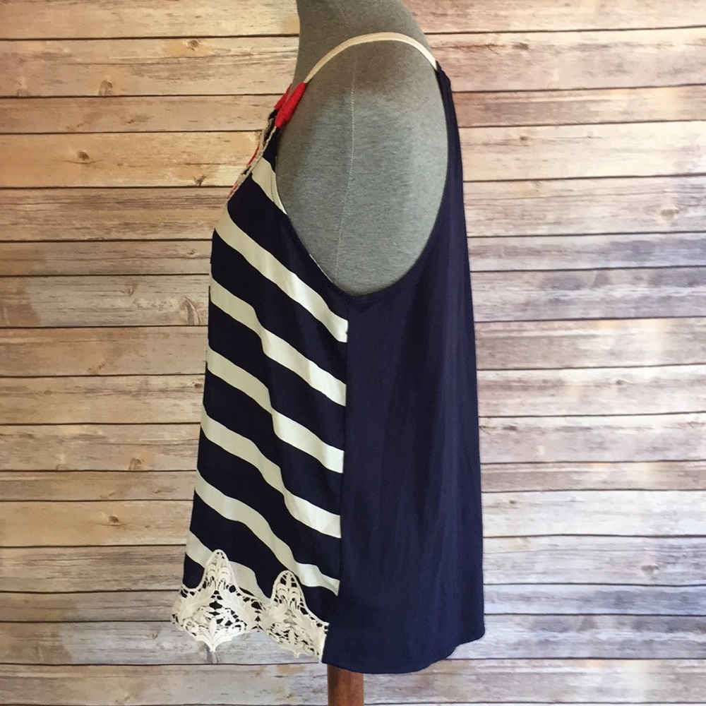 Patterned Lace Tank - Picture 2 of 3